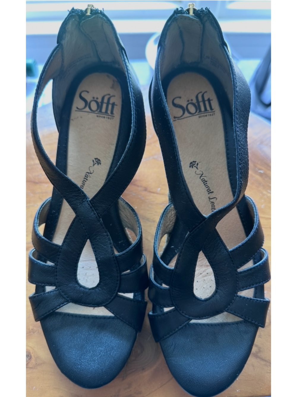 Sofft Black Strappy Leather Women’s Sandals
